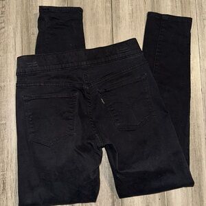 Size 4 / 27x32 Levi’s Black Pull-on Skinny Jeans. Like New